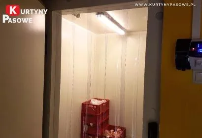 Kurtyna paskowa z pasów chłodniczych Polar w wejściu do komory chłodniczej