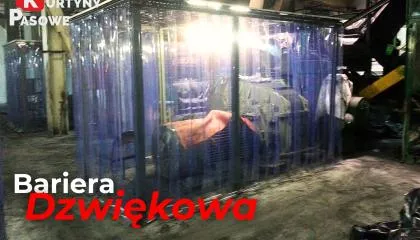 Bariera dźwiękowa z kurtyny pasowej PCV wokół maszyny